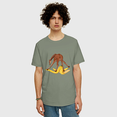 Мужская футболка оверсайз Жираф скользит на банановой кожуре / Авокадо – фото 3