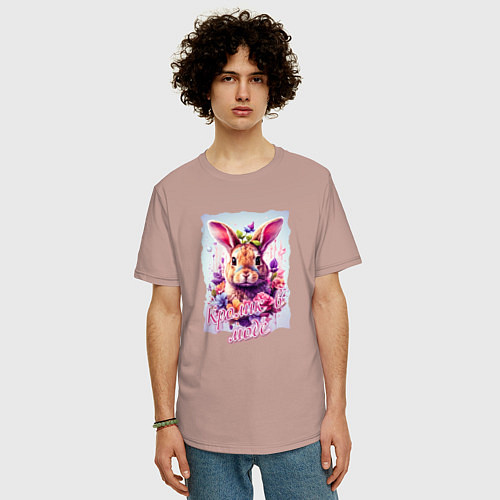 Мужская футболка оверсайз Кролик в цветах надпись / Пыльно-розовый – фото 3