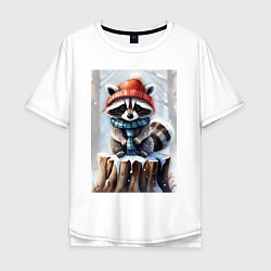 Мужская футболка оверсайз Зимний енот в шапке на пеньке в лесу