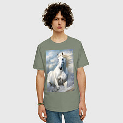 Футболка оверсайз мужская Белая лошадь на фоне неба, цвет: авокадо — фото 2