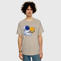 Футболка оверсайз мужская Обнимаю сатурн, цвет: миндальный — фото 2