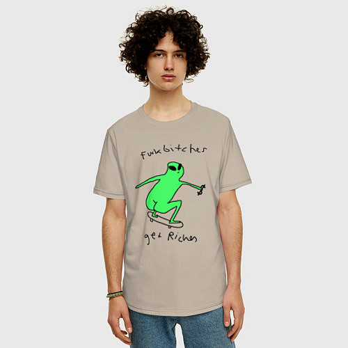 Мужская футболка оверсайз Fuck bitches get riches - skateboard alien / Миндальный – фото 3