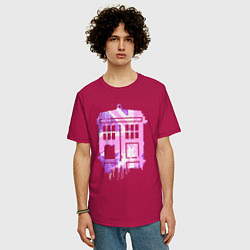 Футболка оверсайз мужская Pink tardis, цвет: маджента — фото 2