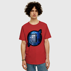 Футболка оверсайз мужская Tardis in space, цвет: красный — фото 2