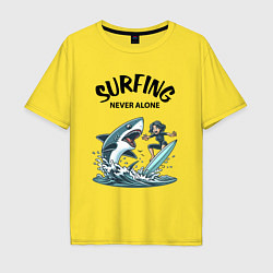 Футболка оверсайз мужская Surfing never alone - shark and girl, цвет: желтый