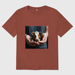 Мужская футболка оверсайз Красивая мини корова в руках