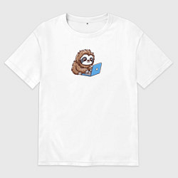 Мужская футболка оверсайз Ленивец работает за ноутбуком