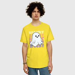 Футболка оверсайз мужская Cute little spooky ghost, цвет: желтый — фото 2