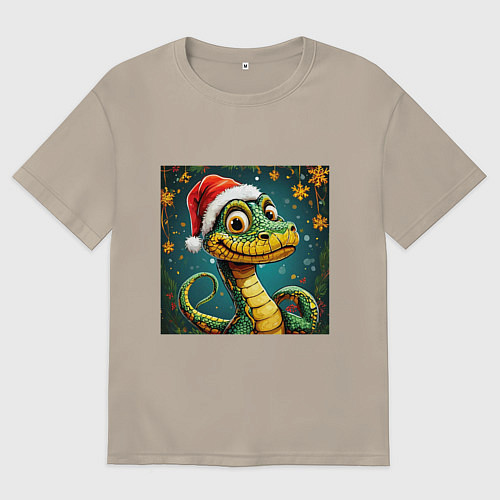 Мужская футболка оверсайз Новогодняя змейка в красной шапке / Миндальный – фото 1