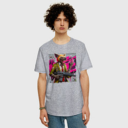 Футболка оверсайз мужская Гиена с винтовкой показывает палец - мафия, цвет: меланж — фото 2