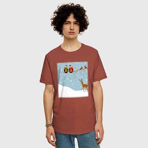 Мужская футболка оверсайз Новогодние птицы на ветке / Кирпичный – фото 3