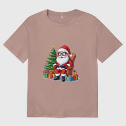 Мужская футболка оверсайз Дед мороз сидит в кресле рядом с ёлкой