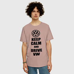 Футболка оверсайз мужская Keep Calm & Drive VW, цвет: пыльно-розовый — фото 2