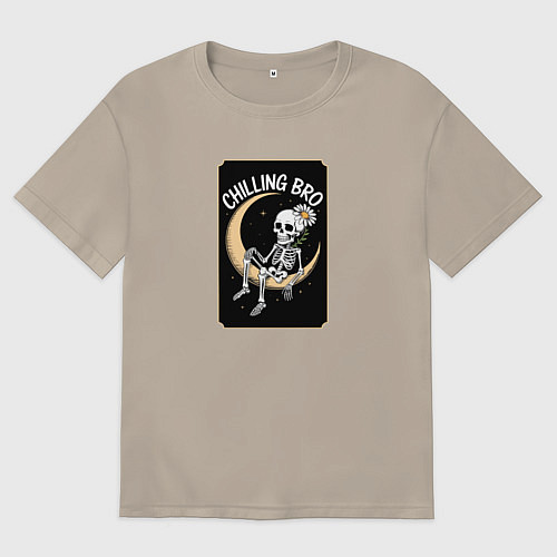 Мужская футболка оверсайз Белый скелет сидит на полумесяце / Миндальный – фото 1