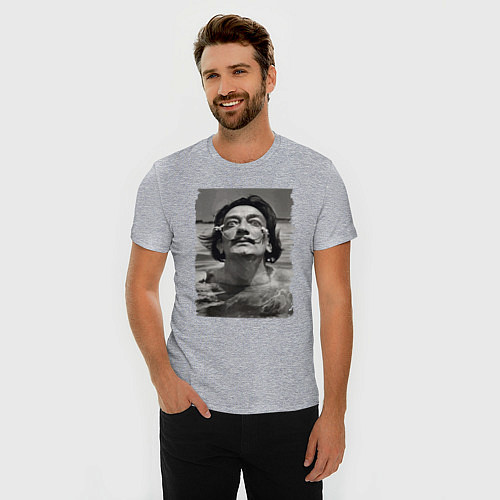 Мужская slim-футболка Сальвадор Дали и море / Меланж – фото 3