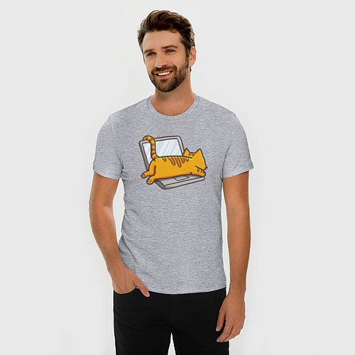 Мужская slim-футболка Котик лежит на ноутбуке / Меланж – фото 3
