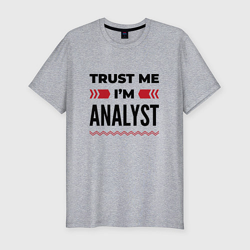 Мужская slim-футболка Trust me - Im analyst / Меланж – фото 1