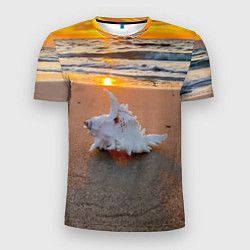 Мужская спорт-футболка Ракушка на песочном берегу тихого океана