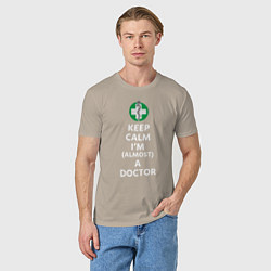 Футболка хлопковая мужская Keep calm I??m a doctor, цвет: миндальный — фото 2