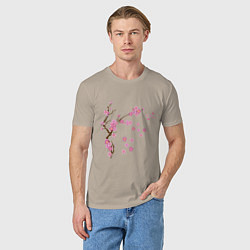 Футболка хлопковая мужская Розовая сакура, цвет: миндальный — фото 2
