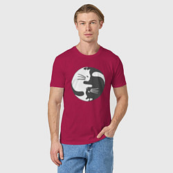 Футболка хлопковая мужская Коты инь янь 01, цвет: маджента — фото 2