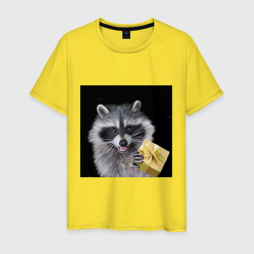 Мужская футболка Милый енот с желтым подарком / Желтый – фото 1