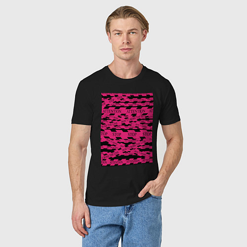 Мужская футболка Розовая стоп лента Абстракция с заградительной лен / Черный – фото 3