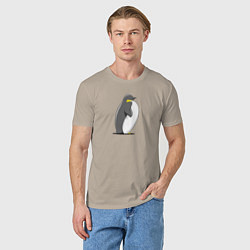 Футболка хлопковая мужская Мультяшный пингвин сбоку, цвет: миндальный — фото 2