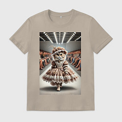 Футболка хлопковая мужская Милая винтажная кошка на подиуме в винтажном плать, цвет: миндальный