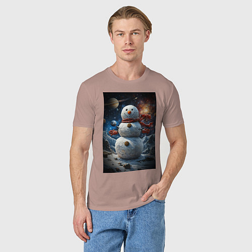 Мужская футболка Снеговик в космосе / Пыльно-розовый – фото 3