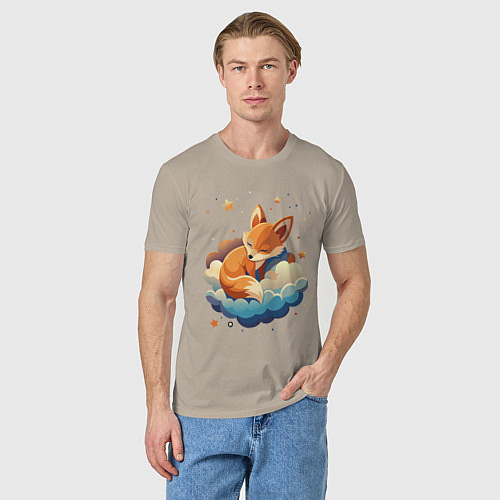 Мужская футболка Лисенок спит на облаке / Миндальный – фото 3
