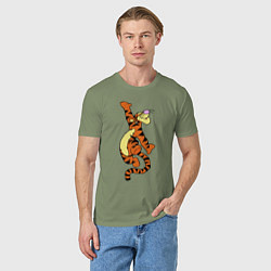 Футболка хлопковая мужская Винни пух - тигра, цвет: авокадо — фото 2