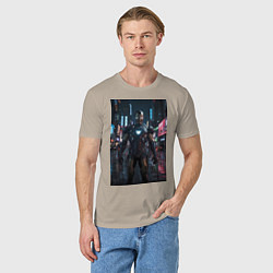 Футболка хлопковая мужская Железный человек посреди ночного города, цвет: миндальный — фото 2
