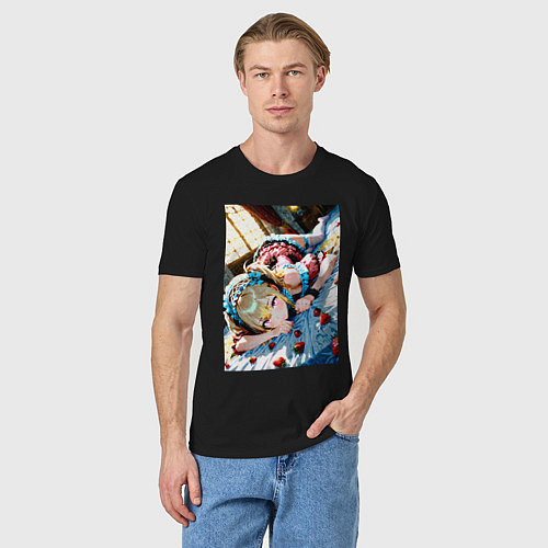 Мужская футболка Девушка окруженная клубникой / Черный – фото 3