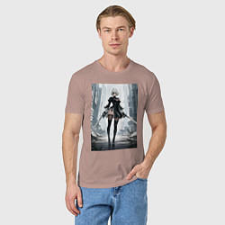 Футболка хлопковая мужская Девушка-андроид с катанами посреди руин, цвет: пыльно-розовый — фото 2