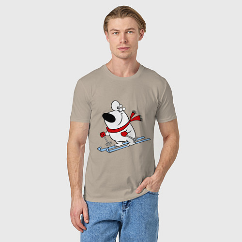 Мужская футболка Мишка на лыжах / Миндальный – фото 3