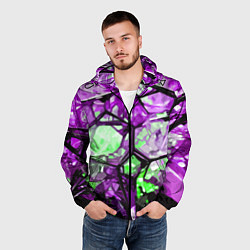 Ветровка с капюшоном мужская Чёрно-зелёная абстракция на фиолетовом фоне, цвет: 3D-черный — фото 2