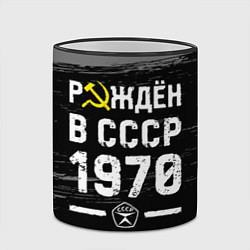 Кружка 3D Рождён в СССР в 1970 году на темном фоне, цвет: 3D-черный кант — фото 2