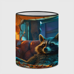 Кружка 3D Енот с пиццей на диване, цвет: 3D-черный кант — фото 2