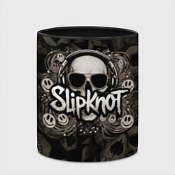 Кружка 3D Slipknot на фоне черепа в очках и наушниках, цвет: 3D-белый + черный — фото 2