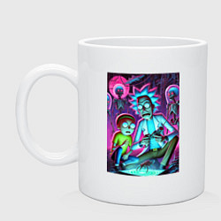 Кружка керамическая Рик и Морти изучают инопланетное насекомое, цвет: белый