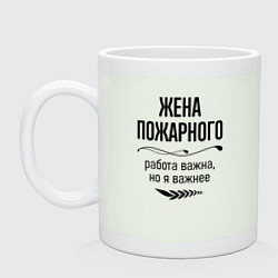 Кружка керамическая Жена пожарного важнее, цвет: фосфор
