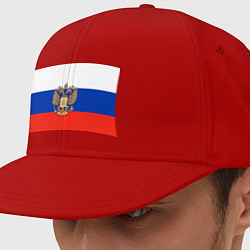 Кепка-снепбек Герб России на фоне флага, цвет: красный