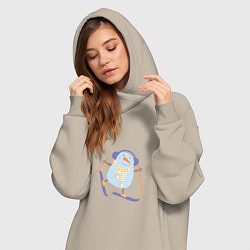 Женское худи-платье Снеговик катается на лыжах, цвет: миндальный — фото 2