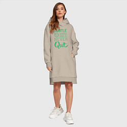Женское худи-платье Hustle hit never quit, цвет: миндальный — фото 2