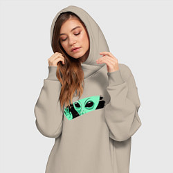 Женское худи-платье Взгляд инопланетянина через стекло, цвет: миндальный — фото 2