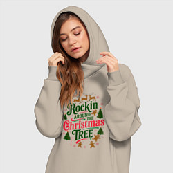 Женское худи-платье Новогодняя атмосфера rockin around the christmas t, цвет: миндальный — фото 2