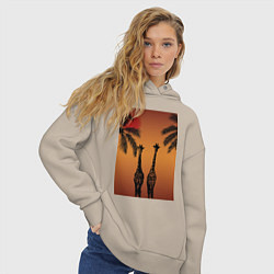Толстовка оверсайз женская Жирафы и пальмы на закате, цвет: миндальный — фото 2