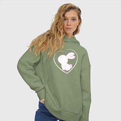 Толстовка оверсайз женская Кролик в сердце, цвет: авокадо — фото 2