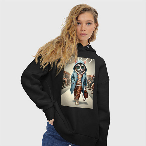 Женское худи оверсайз Модный кот в очках на дефиле животных / Черный – фото 3